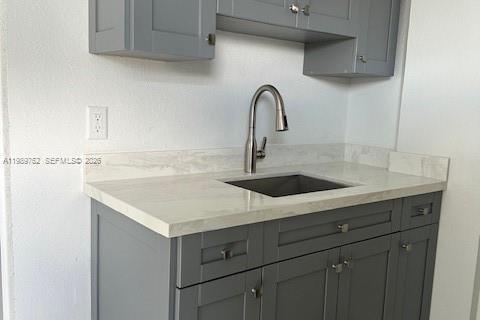 Коммерческая недвижимость в Майами, Флорида 5 спален, 311.13м2 № 2057884