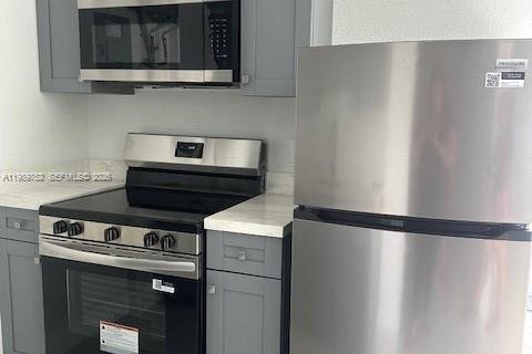 Снять в аренду коммерческую недвижимость в Майами, Флорида 5 спален, 311.13м2, № 2057884 - фото 2