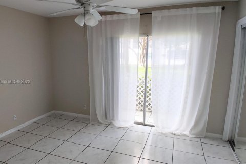 Condominio en venta en West Palm Beach, Florida, 1 dormitorio, 61.59 m2 № 2021642 - foto 11