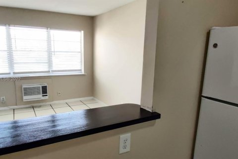 Condominio en venta en West Palm Beach, Florida, 1 dormitorio, 61.59 m2 № 2021642 - foto 10