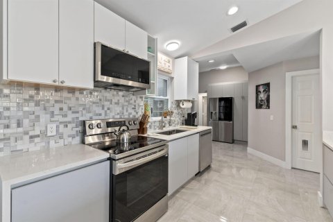 Casa en venta en Port St. Lucie, Florida, 4 dormitorios, 153.85 m2 № 2078330 - foto 18