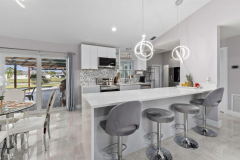 Casa en venta en Port St. Lucie, Florida, 4 dormitorios, 153.85 m2 № 2078330 - foto 14