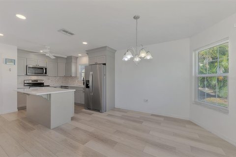 Villa ou maison à vendre à Englewood, Floride: 2 chambres, 173.63 m2 № 2431060 - photo 16
