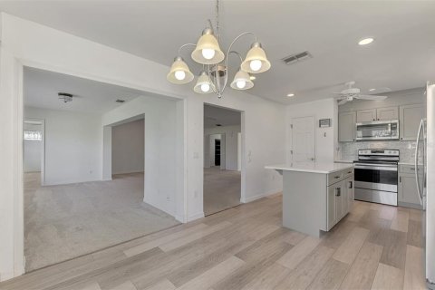 Villa ou maison à vendre à Englewood, Floride: 2 chambres, 173.63 m2 № 2431060 - photo 19