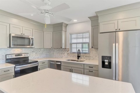 Villa ou maison à vendre à Englewood, Floride: 2 chambres, 173.63 m2 № 2431060 - photo 15