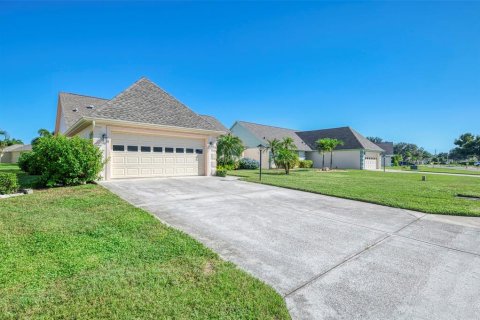 Villa ou maison à vendre à Englewood, Floride: 2 chambres, 173.63 m2 № 2431060 - photo 3