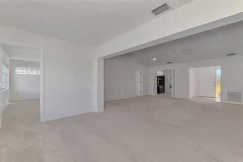 Villa ou maison à vendre à Englewood, Floride: 2 chambres, 173.63 m2 № 2431060 - photo 11
