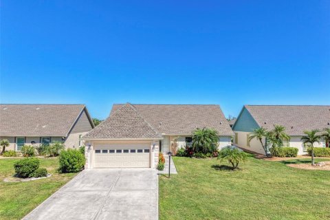 Villa ou maison à vendre à Englewood, Floride: 2 chambres, 173.63 m2 № 2431060 - photo 2