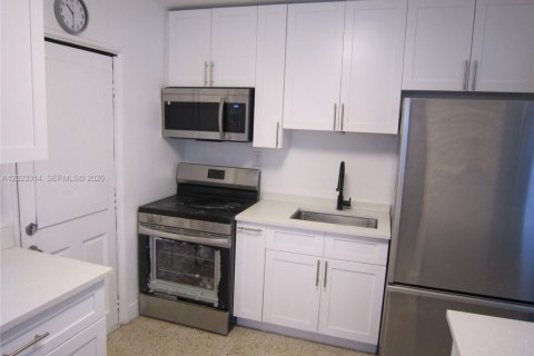 Appartement à louer à Hollywood, Floride: 1 chambre, 399.85 m2 № 2077357 - photo 4