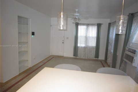 Appartement à louer à Hollywood, Floride: 1 chambre, 399.85 m2 № 2077357 - photo 6