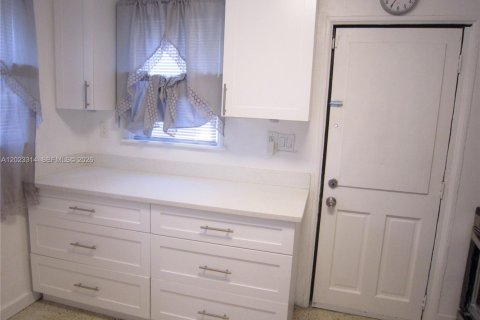 Appartement à louer à Hollywood, Floride: 1 chambre, 399.85 m2 № 2077357 - photo 11