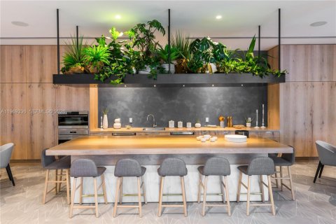 Condo in Miami, Florida, 2 bedrooms  № 2030996 - photo 25