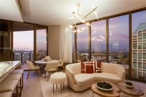 Condo in Miami, Florida, 2 bedrooms  № 2030996 - photo 4