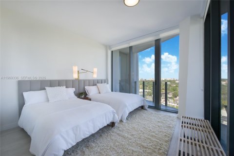 Condo in Miami, Florida, 2 bedrooms  № 2030996 - photo 11