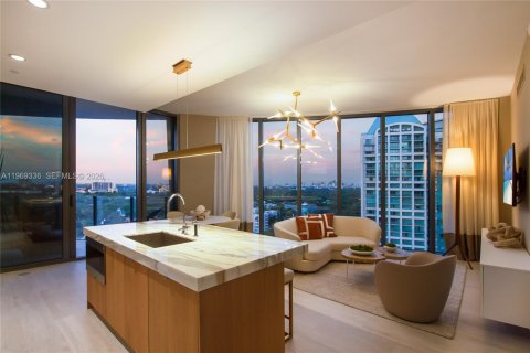 Condo in Miami, Florida, 2 bedrooms  № 2030996 - photo 13