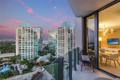 Condo in Miami, Florida, 2 bedrooms  № 2030996 - photo 8