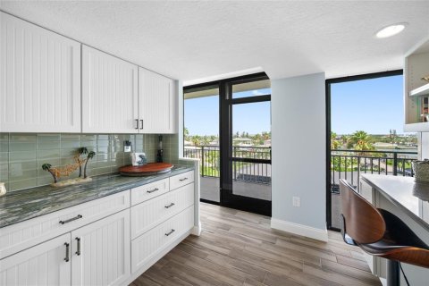 Copropriété à vendre à Treasure Island, Floride: 2 chambres, 140.28 m2 № 2378195 - photo 16