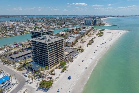 Condo à Treasure Island, Floride, 2 chambres № 2378195