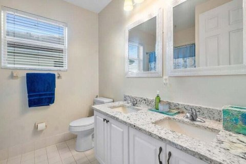 House in West Palm Beach, Florida 5 bedrooms, 308.16 sq.m. № 2083310 - photo 18