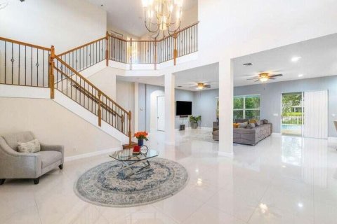 House in West Palm Beach, Florida 5 bedrooms, 308.16 sq.m. № 2083310 - photo 6