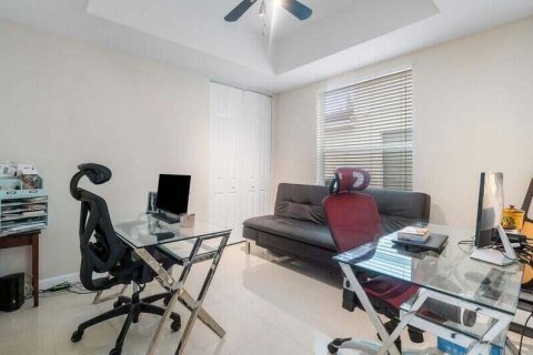 House in West Palm Beach, Florida 5 bedrooms, 308.16 sq.m. № 2083310 - photo 8