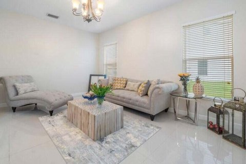 House in West Palm Beach, Florida 5 bedrooms, 308.16 sq.m. № 2083310 - photo 7