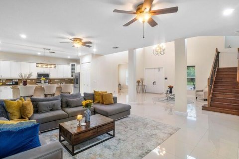 House in West Palm Beach, Florida 5 bedrooms, 308.16 sq.m. № 2083310 - photo 5