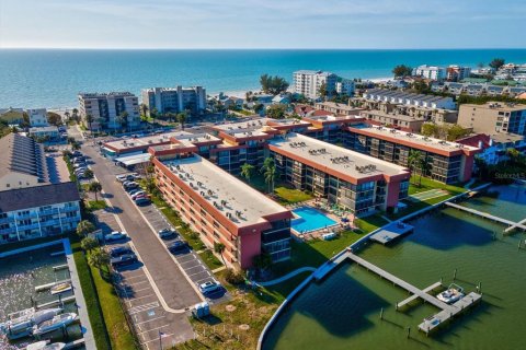 Copropriété à vendre à Indian Shores, Floride: 2 chambres, 86.86 m2 № 2150502 - photo 1