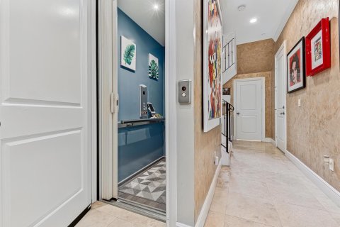 Adosado en venta en Fort Lauderdale, Florida, 3 dormitorios, 274.43 m2 № 2242261 - foto 15