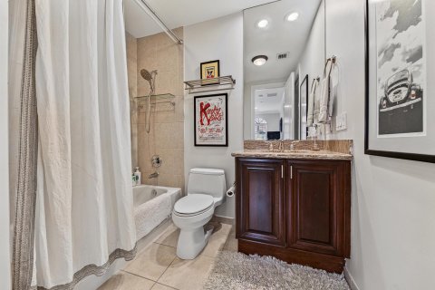 Adosado en venta en Fort Lauderdale, Florida, 3 dormitorios, 274.43 m2 № 2242261 - foto 27