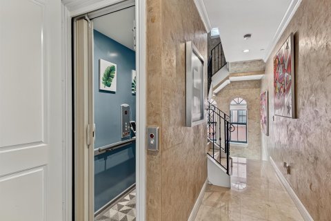 Adosado en venta en Fort Lauderdale, Florida, 3 dormitorios, 274.43 m2 № 2242261 - foto 16