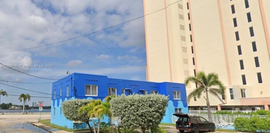 Propiedad comercial en Hollywood, Florida 351.91 m2 № 1944848