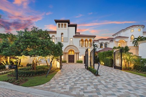 House in Boca Raton, Florida 4 bedrooms, 573.86 sq.m. № 2389910 - photo 10