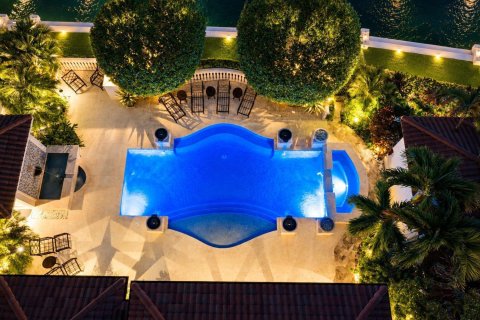 House in Boca Raton, Florida 4 bedrooms, 573.86 sq.m. № 2389910 - photo 24