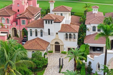 House in Boca Raton, Florida 4 bedrooms, 573.86 sq.m. № 2389910 - photo 6