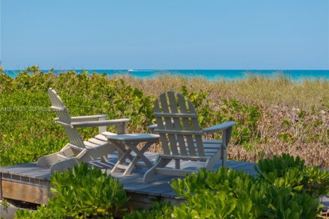 House in Jupiter Island, Florida 7 bedrooms, 286.23 sq.m. № 2076315 - photo 10