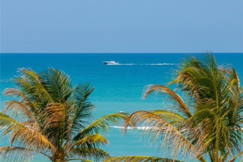 House in Jupiter Island, Florida 7 bedrooms, 286.23 sq.m. № 2076315 - photo 12