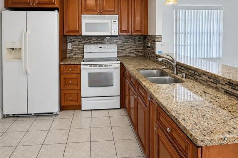 Casa en alquiler en Tampa, Florida, 3 dormitorios, 130.25 m2 № 2389214 - foto 4