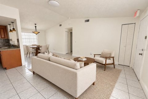 Casa en alquiler en Tampa, Florida, 3 dormitorios, 130.25 m2 № 2389214 - foto 3