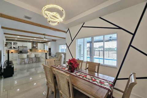 Casa en venta en Miami, Florida, 4 dormitorios, 217.21 m2 № 1982927 - foto 11
