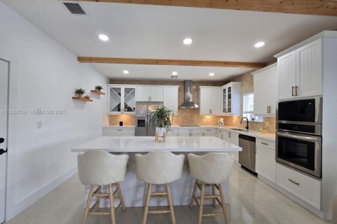 Casa en venta en Miami, Florida, 4 dormitorios, 217.21 m2 № 1982927 - foto 13