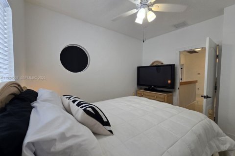 Casa en venta en Miami, Florida, 4 dormitorios, 217.21 m2 № 1982927 - foto 23