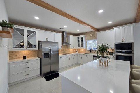 Casa en venta en Miami, Florida, 4 dormitorios, 217.21 m2 № 1982927 - foto 14