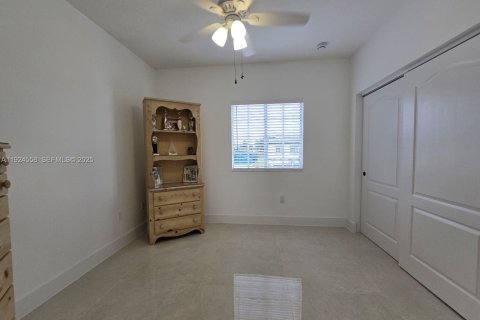 Casa en venta en Miami, Florida, 4 dormitorios, 217.21 m2 № 1982927 - foto 24