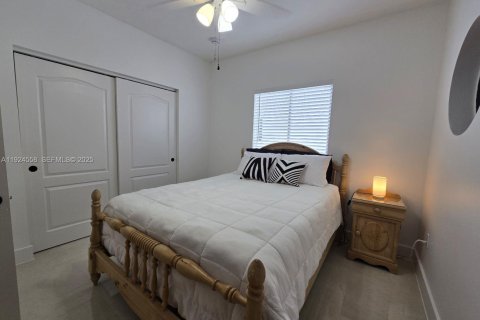 Casa en venta en Miami, Florida, 4 dormitorios, 217.21 m2 № 1982927 - foto 22