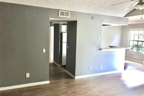 Condo in Orlando, Florida, 1 bedroom № 2111500 - photo 2