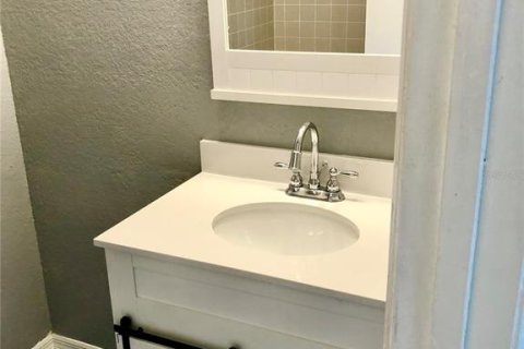 Condo in Orlando, Florida, 1 bedroom № 2111500 - photo 12
