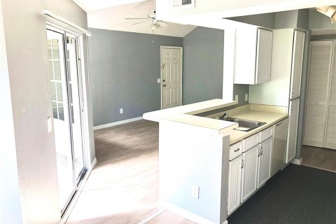 Condo in Orlando, Florida, 1 bedroom № 2111500 - photo 5