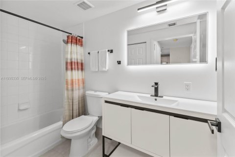 Condo in Coral Gables, Florida, 1 bedroom  № 1994565 - photo 7