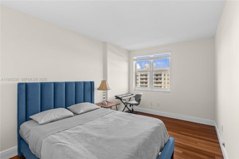 Condo in Coral Gables, Florida, 1 bedroom  № 1994565 - photo 6